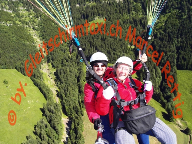 Rigi Passagierflug Tandemflug  Gleitschirmtaxi